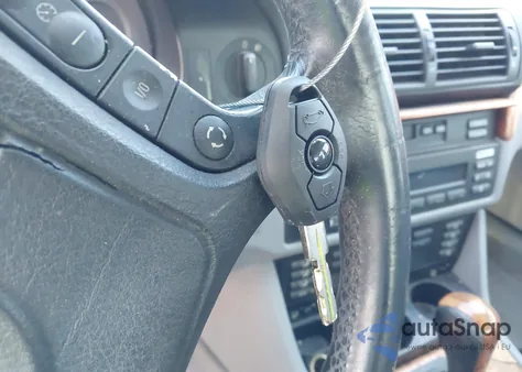 1998 BMW 528I z USA, uszkodzony, nr VIN WBADD6328WBW33667